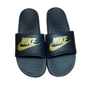 Nike Mens Benassi JDI Slides Sandals BLACK/METALLIC GOLD